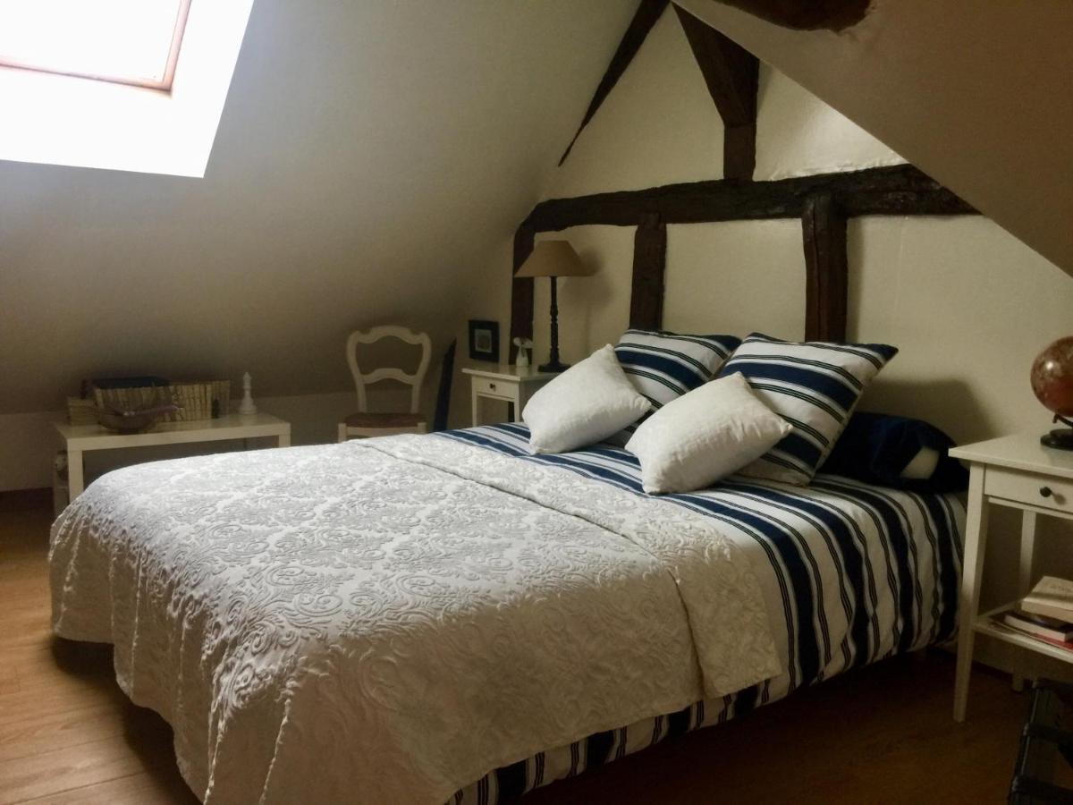 Les Glycines De Bougy Bed & Breakfast エクステリア 写真